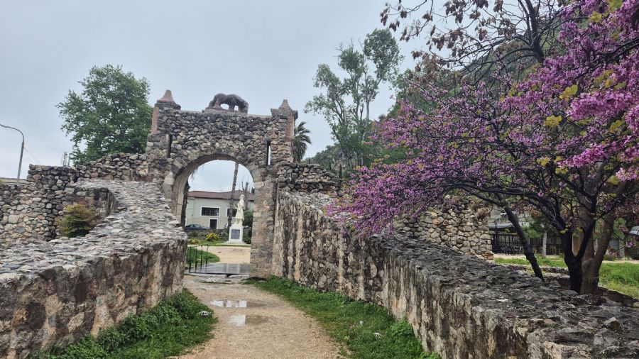 שער היבשה נאפפיליו